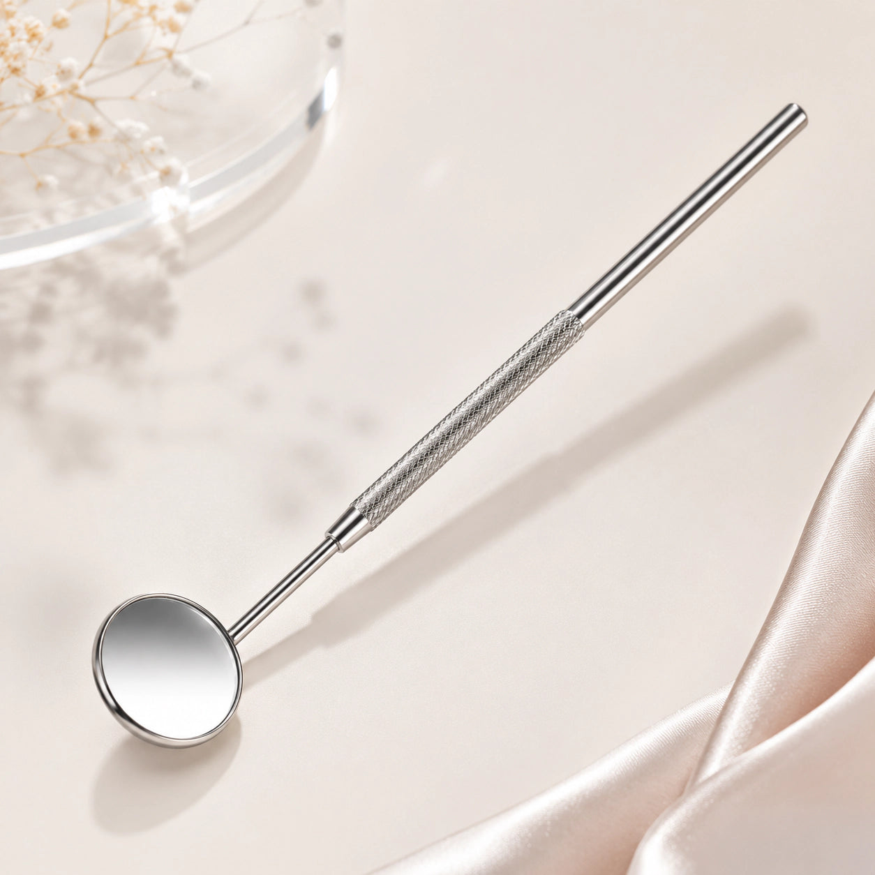 YSEN’S professional round lash lift inspection mirror with textured silver handle