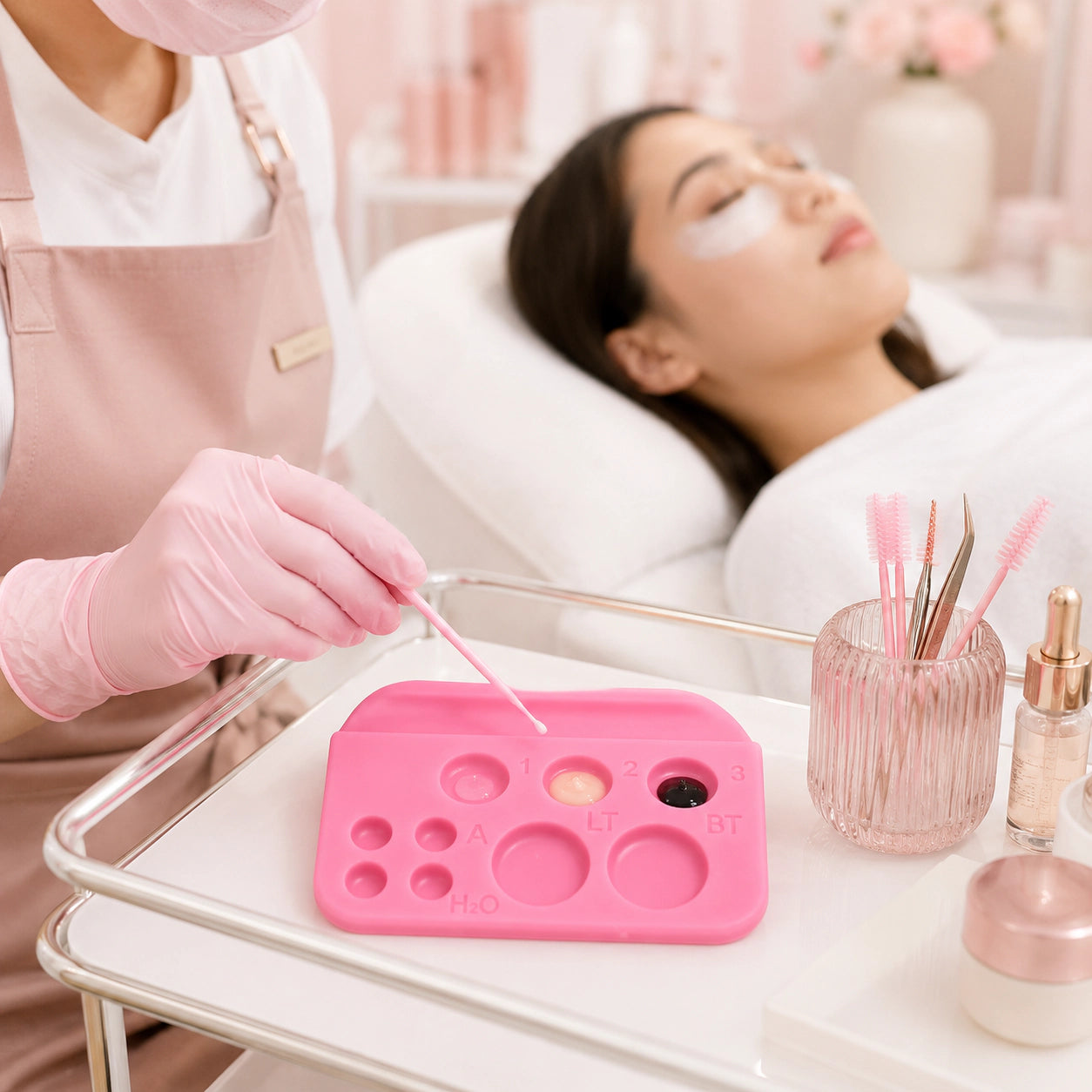 YSEN’S lash lift glue mixing palette used by professional lash artists during eyelash lift treatments