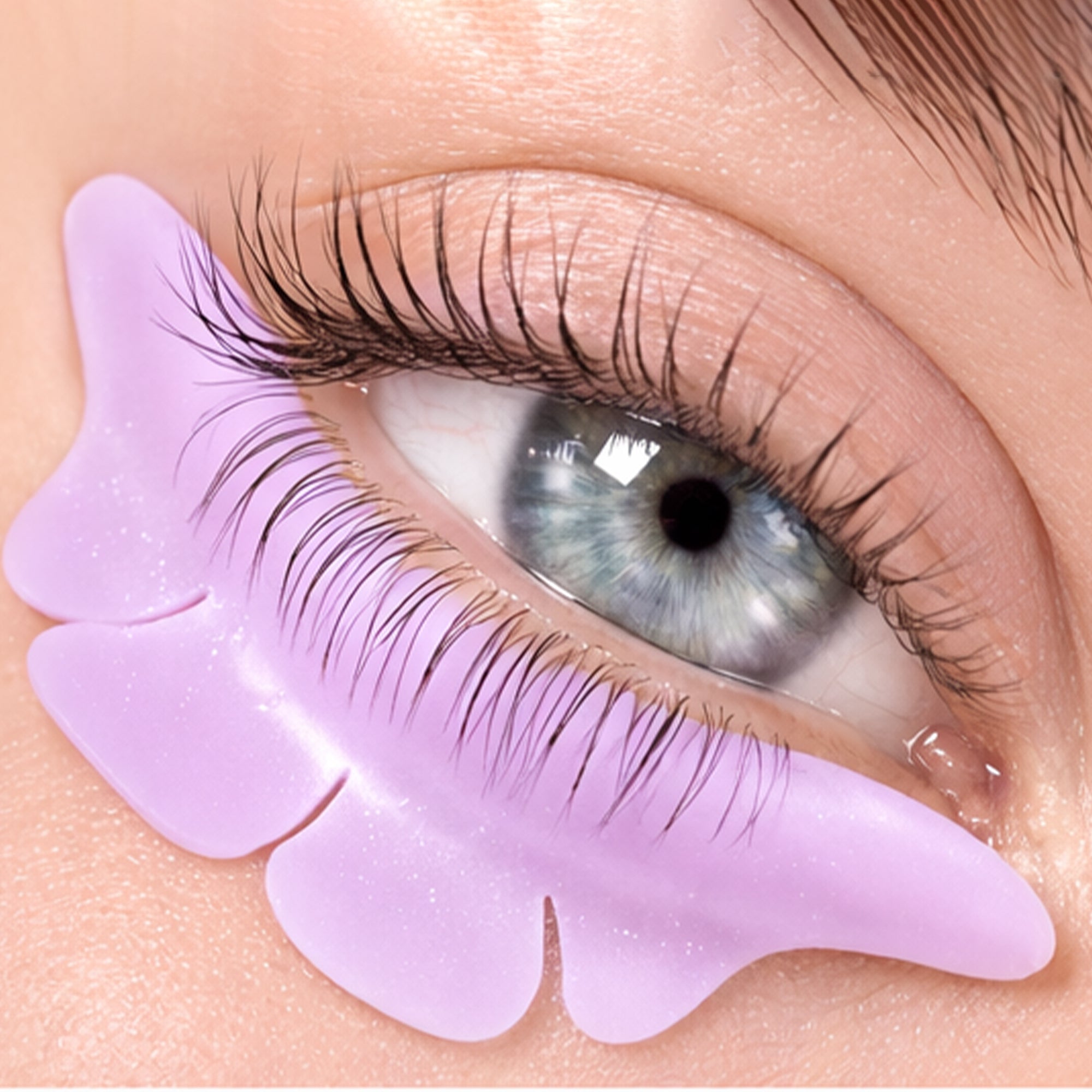 Purple glitter YSEN’S lower lash lift shields positioned beneath the eye with bottom lashes arranged along the curved edge